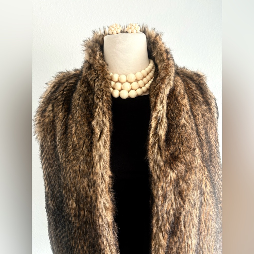 Abercrombie Fur Vest Size Large (fits like Small) - Shop to Rescue 🐶